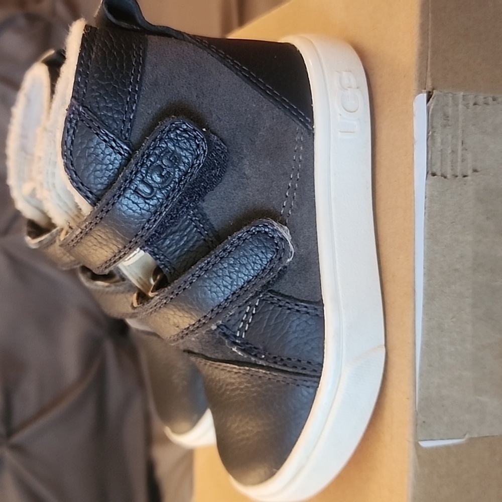 Ugg Rennon II - Picture 3 of 5